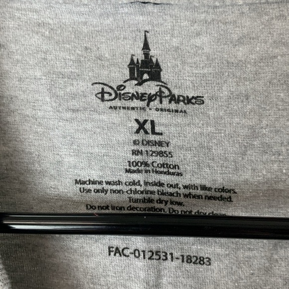 Disney Parks 2019 Resort Men’s XL Tee Shirt NWT - Picture 2 of 8